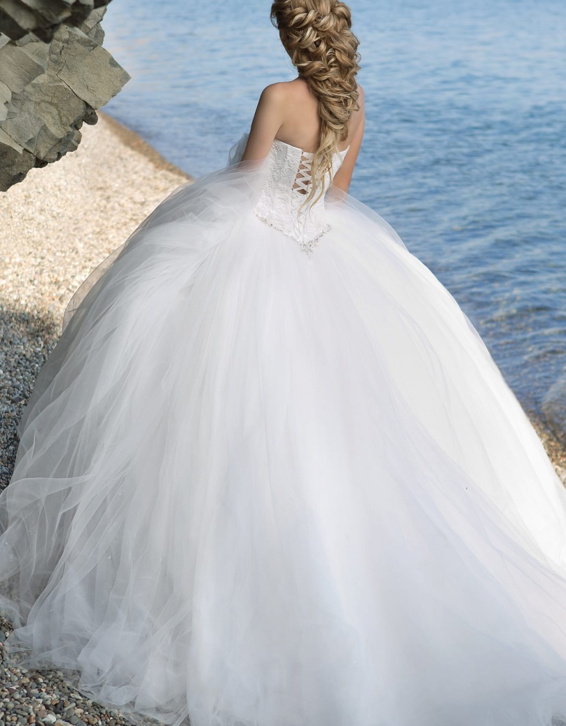 Beth Sweetheart Lace & Tulle Wedding Gown